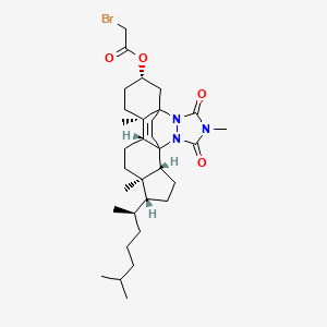 (2S,4aR,4bR,6aR,7R,9aR)-4a,6a,12-Trimethyl-7-((R)-6-methylheptan-2-yl)-11,13-dioxo-2,3,4,4a,4b,5,6,6a,7,8,9,9a,12,13-tetradecahydro-1H,11H-9b,14a-ethenobenzo[c]cyclopenta[h][1,2,4]triazolo[1,2-a]cinnolin-2-yl 2-bromoacetate