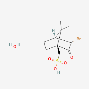 ((1S,3S,4S)-3-Bromo-7,7-dimethyl-2-oxobicyclo[2.2.1]heptan-1-yl)methanesulfonic acid hydrate