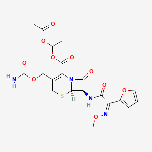 1-Acetoxyethyl (6R,7R)-3-((carbamoyloxy)methyl)-7-((Z)-2-(furan-2-yl)-2-(methoxyimino)acetamido)-8-oxo-5-thia-1-azabicyclo[4.2.0]oct-2-ene-2-carboxylate